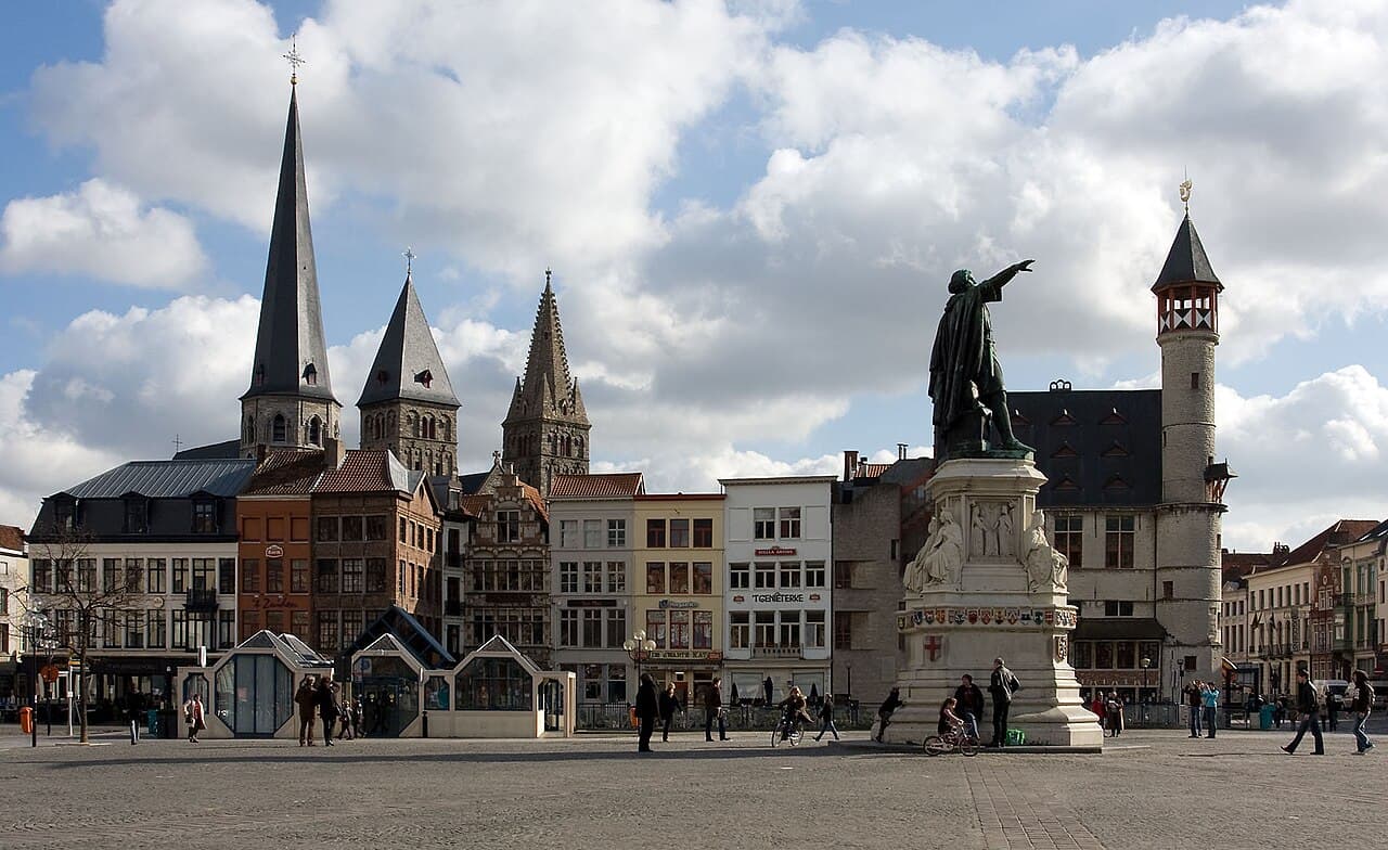 Vrijdagmarkt Gent panorama